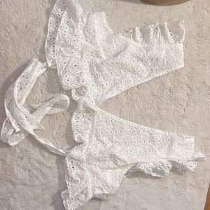 It’s a very see though white top, it’s a set but im only selling the top